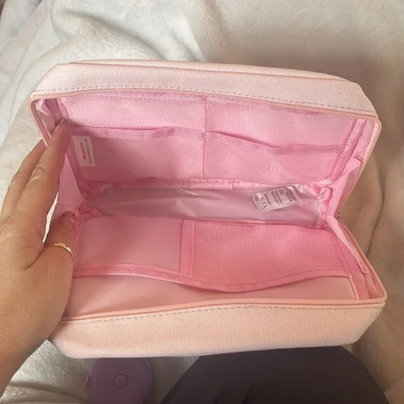 NWT’s Sanrio Hello Kitty Pink Bow Cosmetic Pouch with Pom Charm Keychain - Picture 5 of 9